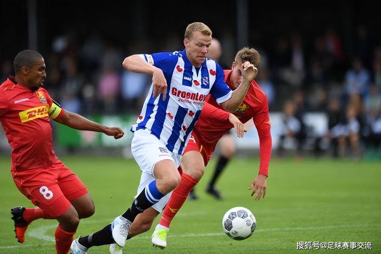 阿贾克斯在足球联赛上征服对手 阿贾克斯在足球联赛上征服对手