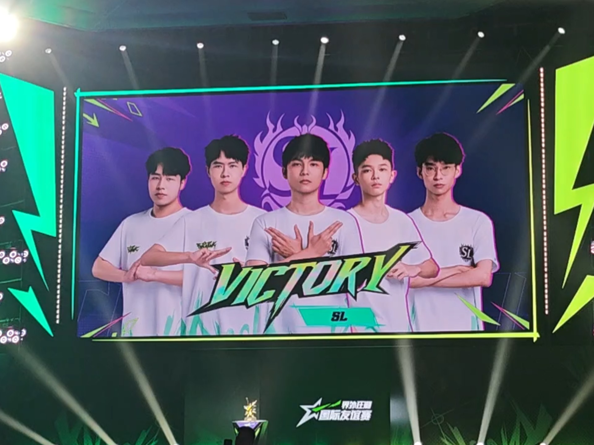 比赛如火如荼!两队对决好不激动,胜负悬念 比赛如火如荼!两队对决好不激动,胜负悬念