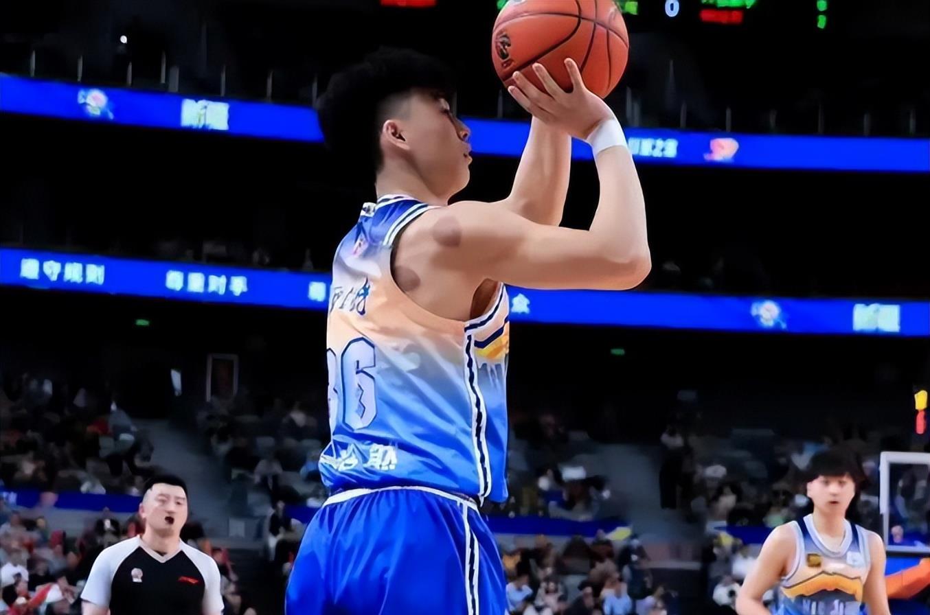 篮球明星的私人生活曝光，引发球迷围观的简单介绍