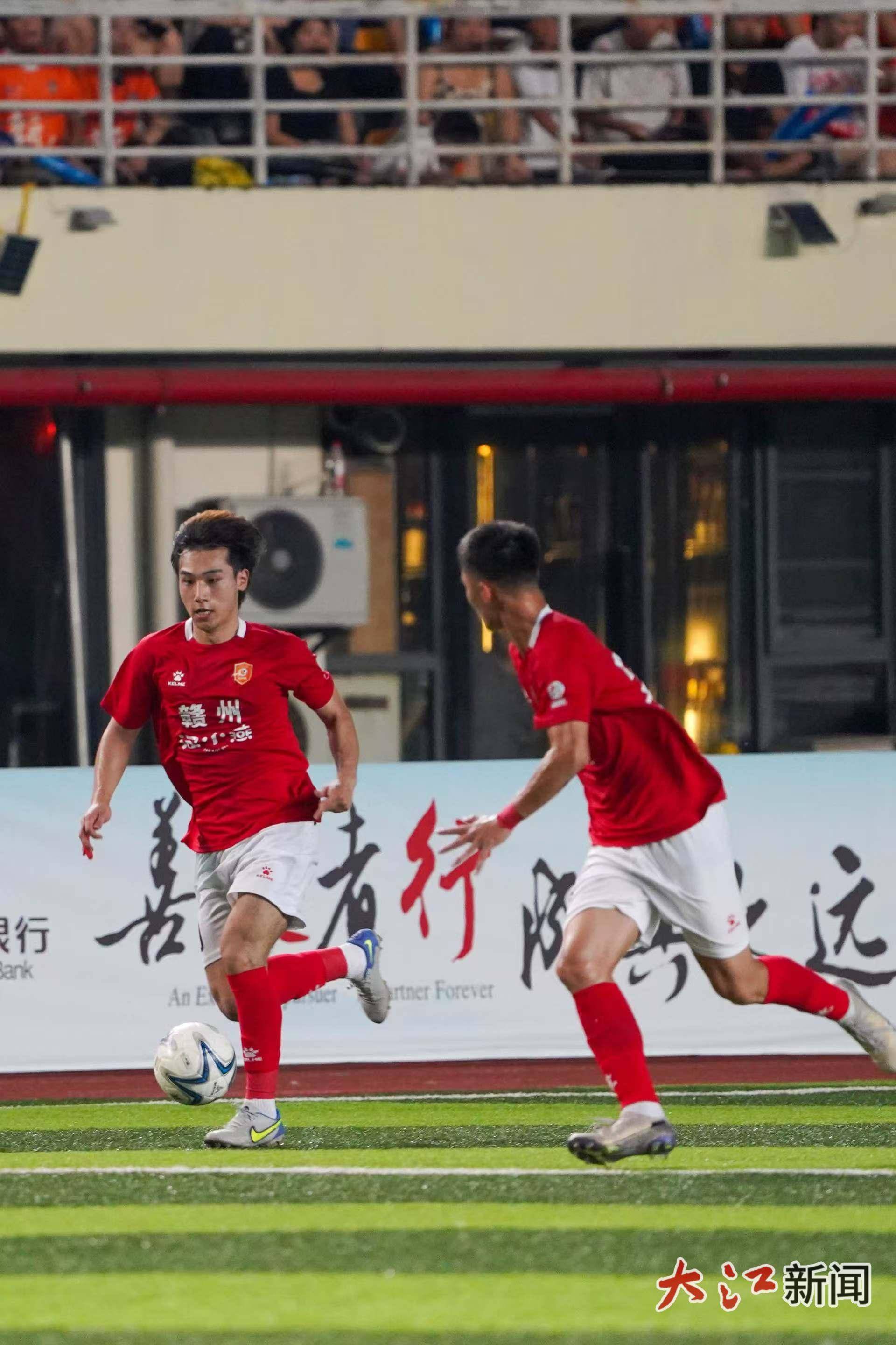 开云-劲爆的比赛场面，球员们奋力拼搏不服输的简单介绍