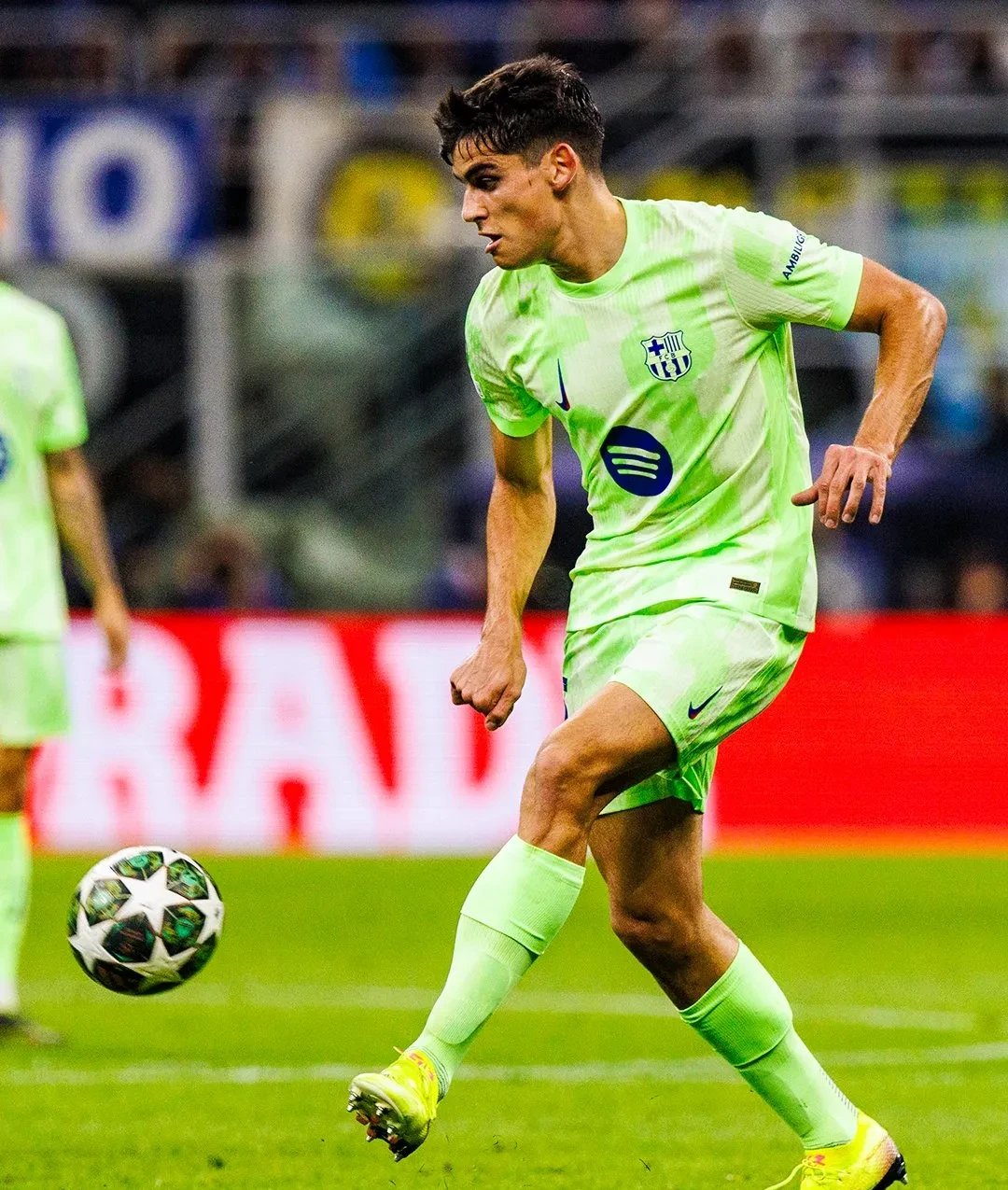 巴萨苦战，欧冠不确定归宿