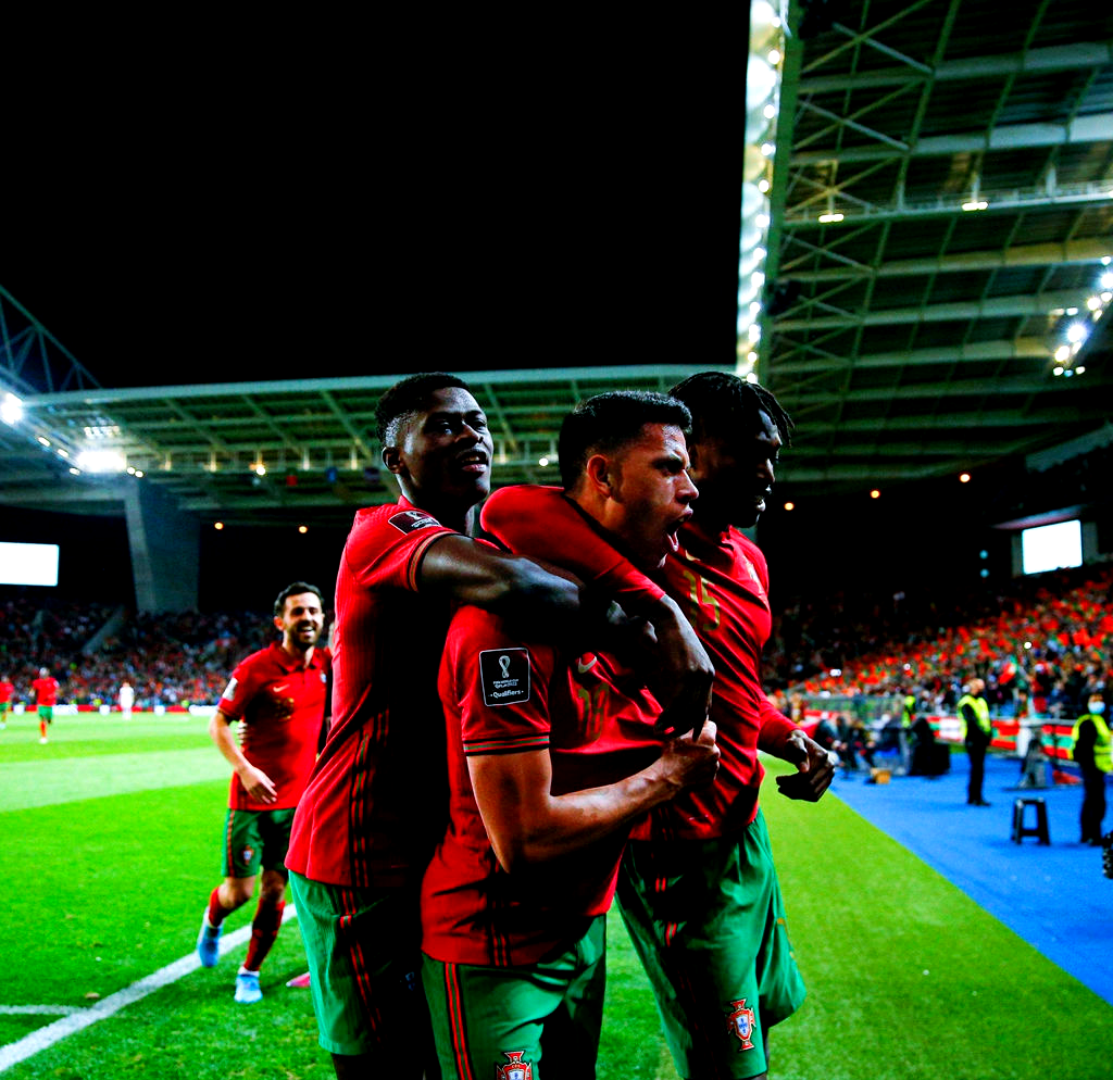 葡萄牙击退希腊，成功闯入淘汰赛阶段